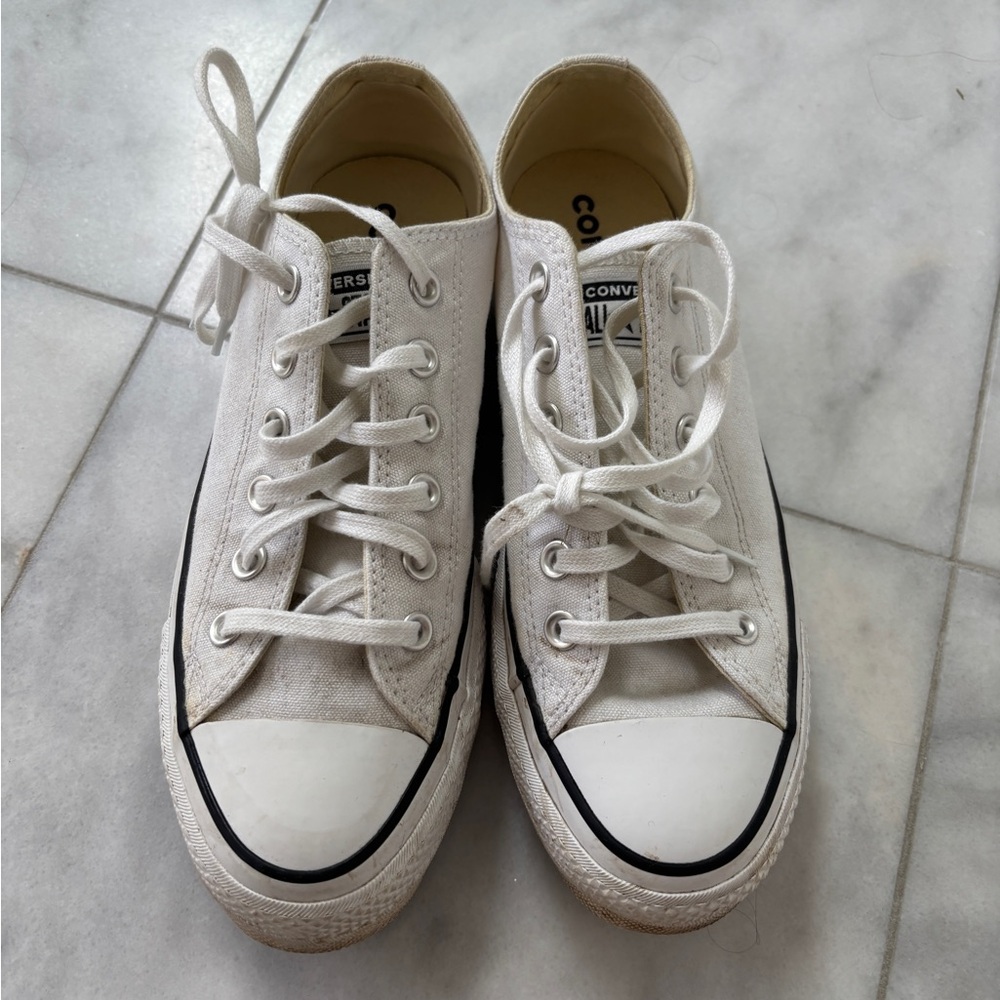 Converse Chuck Taylor All Star Platform Sneaker in White - Size 8 US